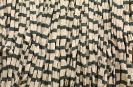 11. Raita tummanvihre&auml;-luonnonvalkoinen