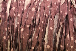 5. Tumma roosa t&auml;hdill&auml;